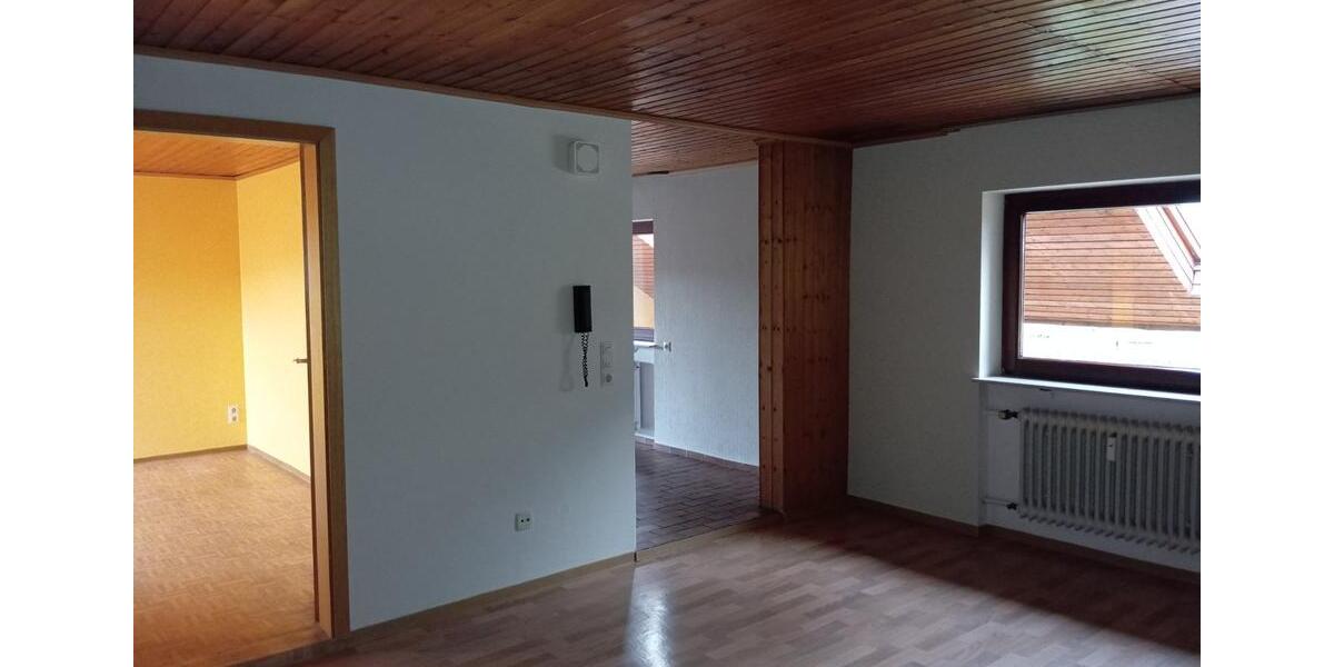 Dachgeschoßwohnung Sinsheim - 3 Zimmer, 100 m&sup2;, 680&euro; | Angebot:25105272