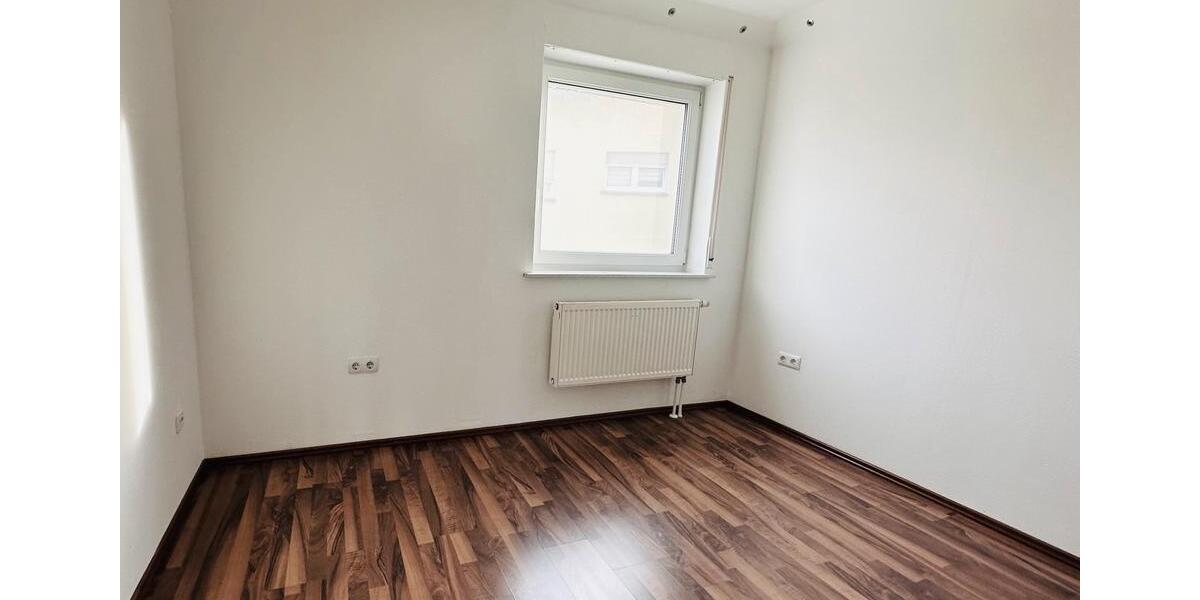 Gepflegte Doppelhaushälfte in Sinsheim Süd-Stadt (ab01.04.2026) 5.5 zimmer