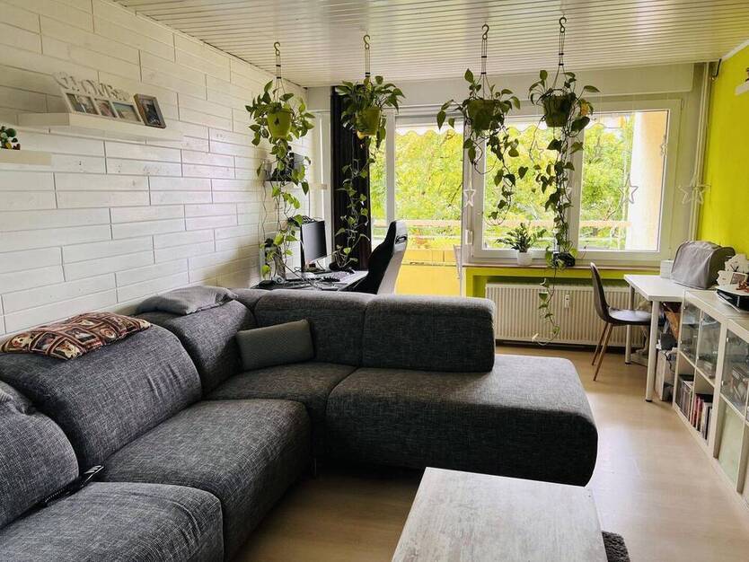 Helle 4,5 Zimmer-Wohnung mit Balkon, Aufzug und Tiefgaragenstellplatz in ruhiger Lage von Ludwigsburg