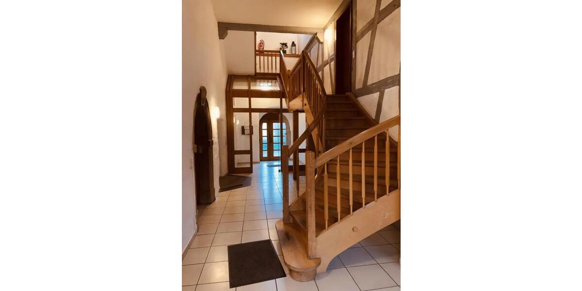 Wohnen in einem Schloss | 4-Zimmer-Altbauwohnung 4 zimmer