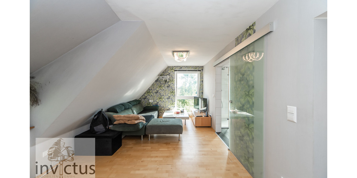 Dreifamilienhaus mit großem Garten, Terrasse u. Loggia! Wohnen und Vermieten unter einem Dach. 8 zimmer