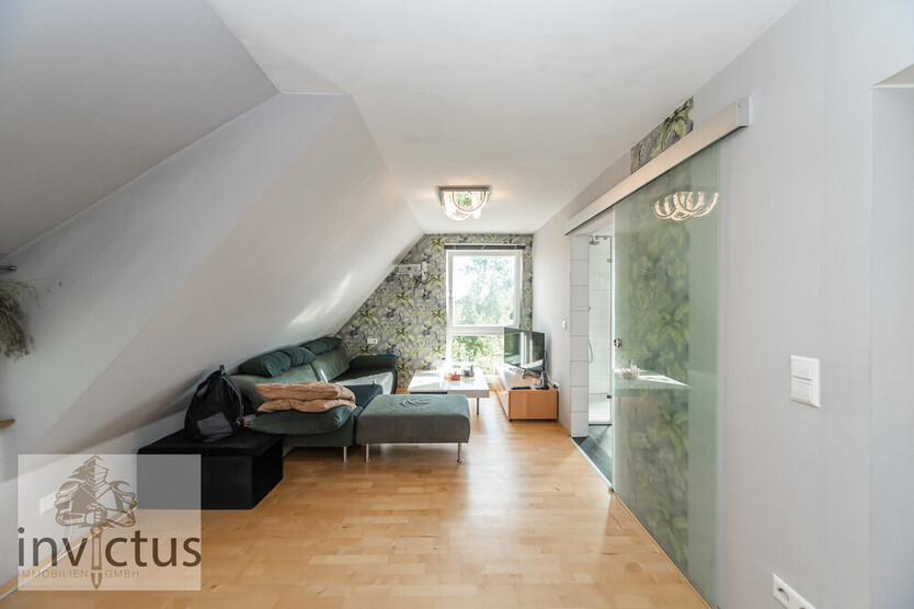 Dreifamilienhaus mit großem Garten, Terrasse u. Loggia! Wohnen und Vermieten unter einem Dach. 8 zimmer