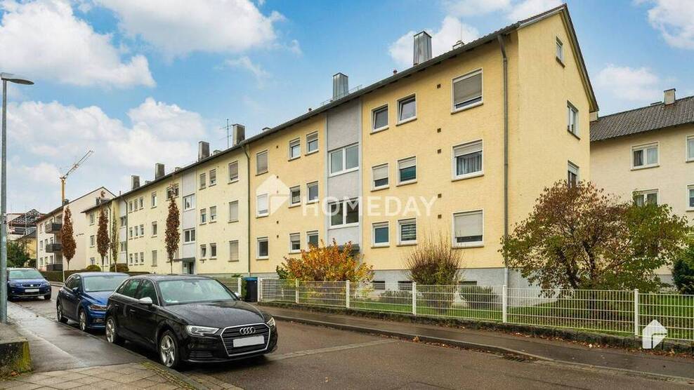 Luxuriös und komplett möbliert: Hochwertige 4-Zimmer-Wohnung mit EBK, Loggia, Fitnessbereich und TG 4 zimmer