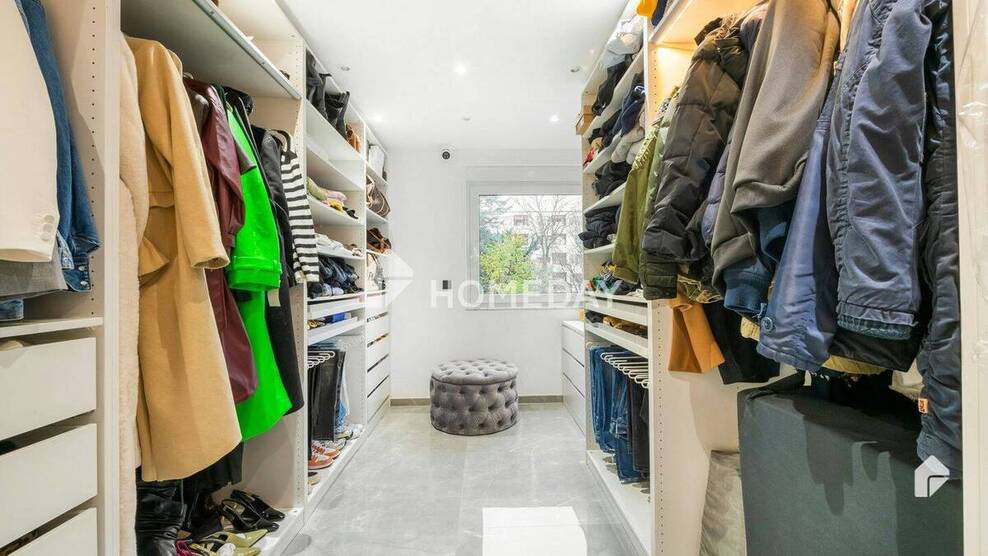 Luxuriös und komplett möbliert: Hochwertige 4-Zimmer-Wohnung mit EBK, Loggia, Fitnessbereich und TG 4 zimmer