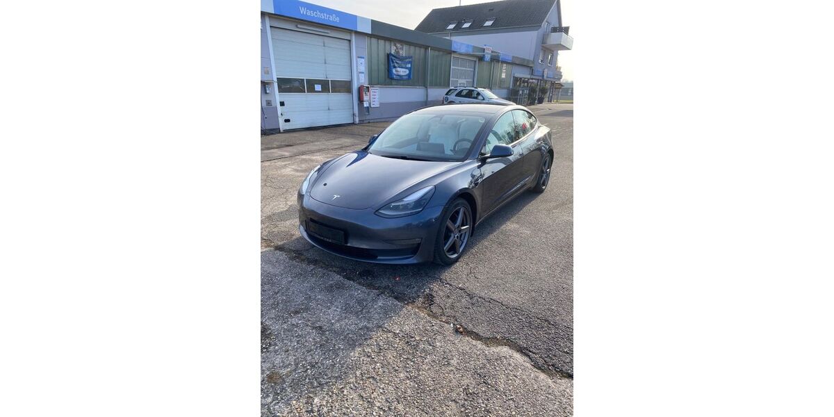 Tesla Model 3 214.503 km 18.900 &euro; Abstatt 74232