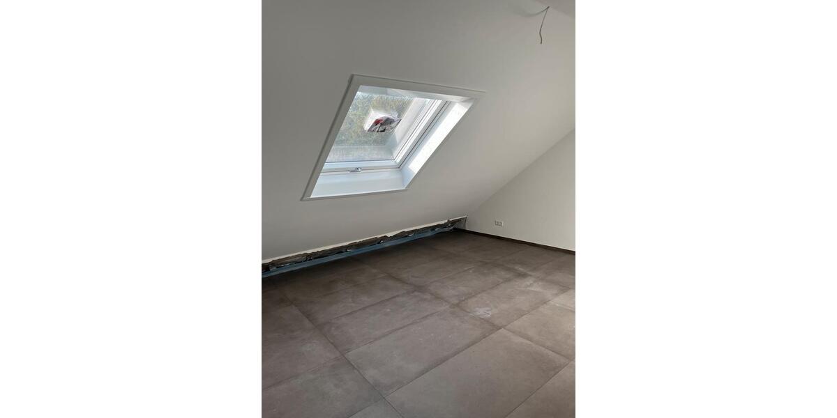 Dachgeschoßwohnung Asperg - 3 Zimmer, 73 m&sup2;, 1.450&euro; | Angebot:25390627