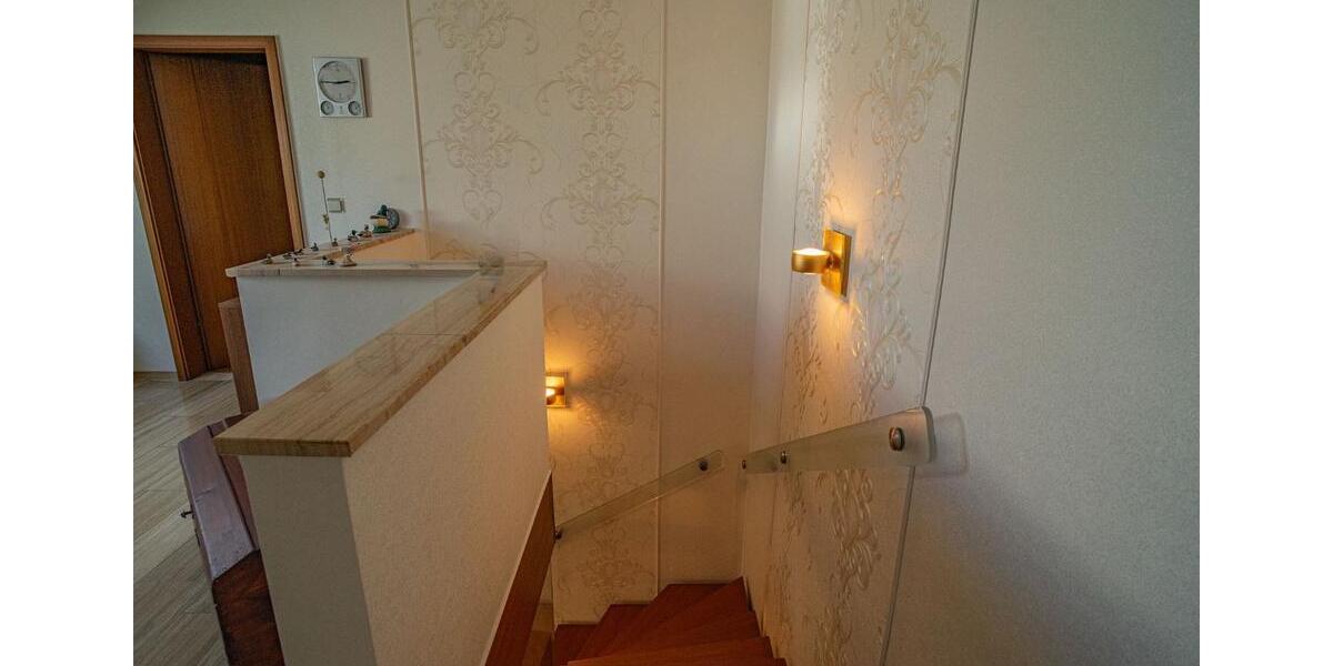 Einfamilienhaus Sulzfeld - 7 Zimmer, 230 m&sup2;, 520.000&euro; | Angebot:26592934