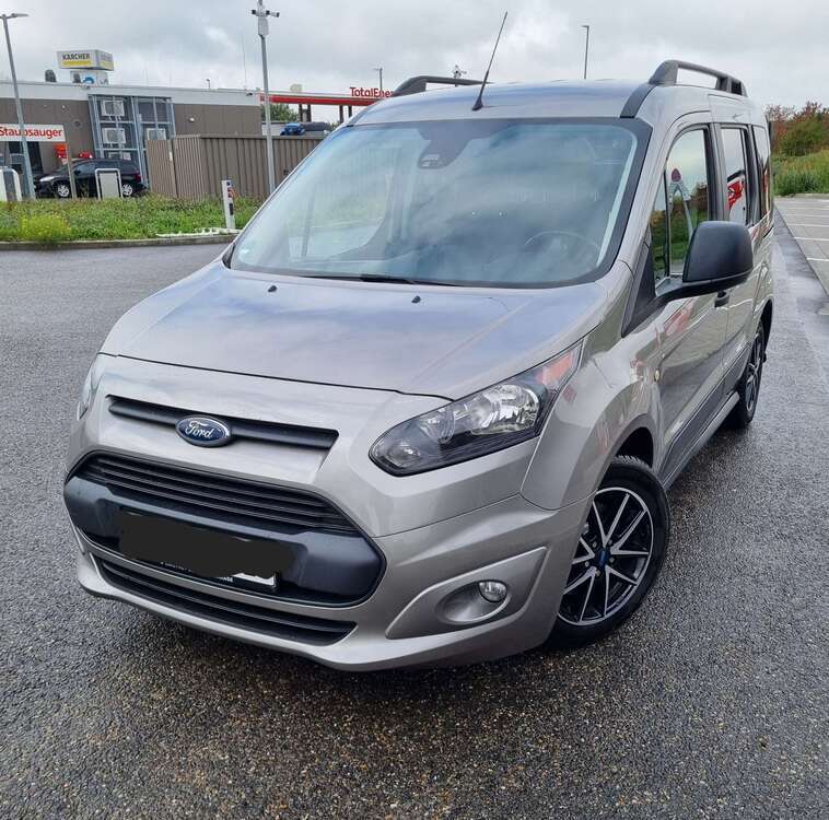 Ford Tourneo Connect 102.000 km 11.800 € Burgstetten 71576