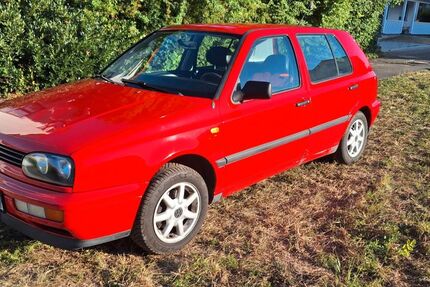 VW Golf 133.000 km 3.850 &euro; Untergruppenbach 74199