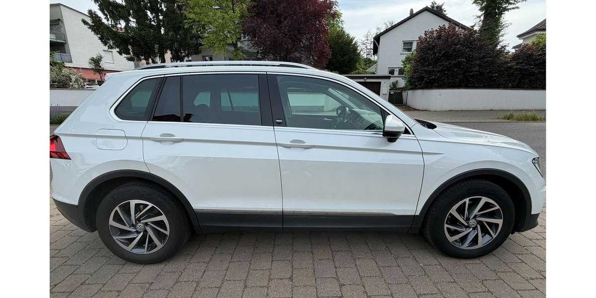 VW Tiguan 1.4 TSI BMT ´´Sound´´ Navi ACC AHK 100.000 km 16.990 &euro; Neckarsulm 74172