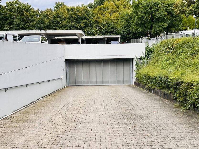 Helle 4,5 Zimmer-Wohnung mit Balkon, Aufzug und Tiefgaragenstellplatz in ruhiger Lage von Ludwigsburg