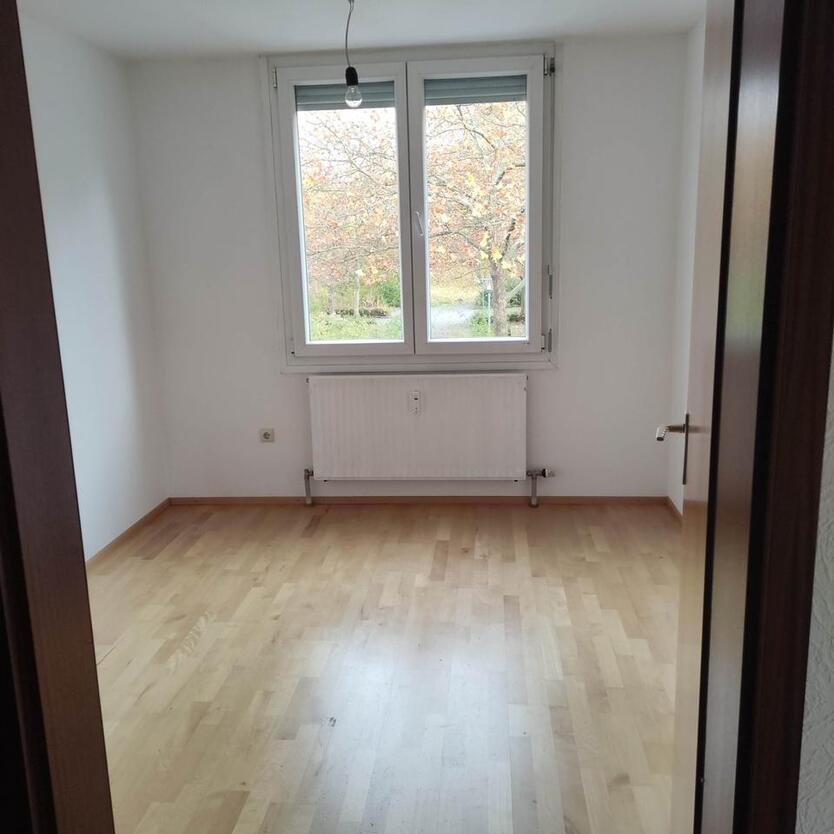 Sehr helle, freundliche 4-Raum-Wohnung mit EBK und Balkon in HN zimmer