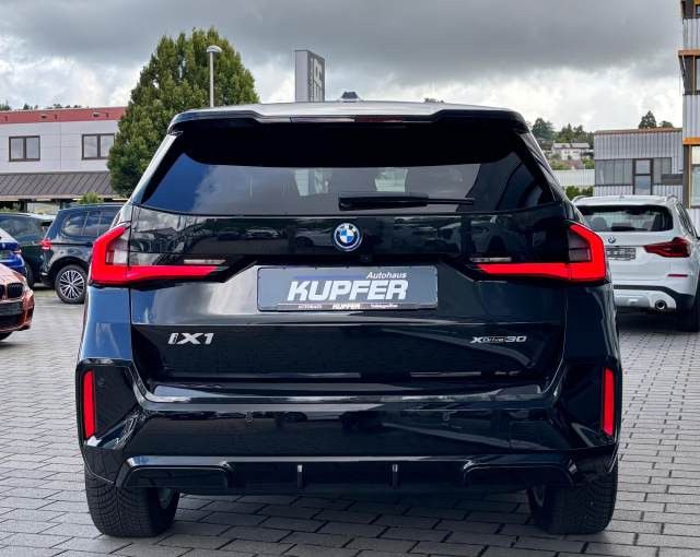 BMW iX1 12.860 km 42.400 &euro; Vaihingen / Enz 71665