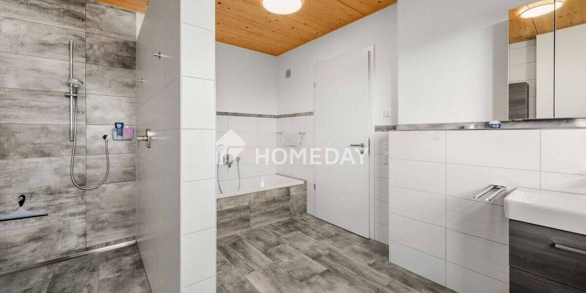 Großzügiger und luxuriöser Wohntraum - 98 m² Neubau mit EBK & Balkon 3 zimmer