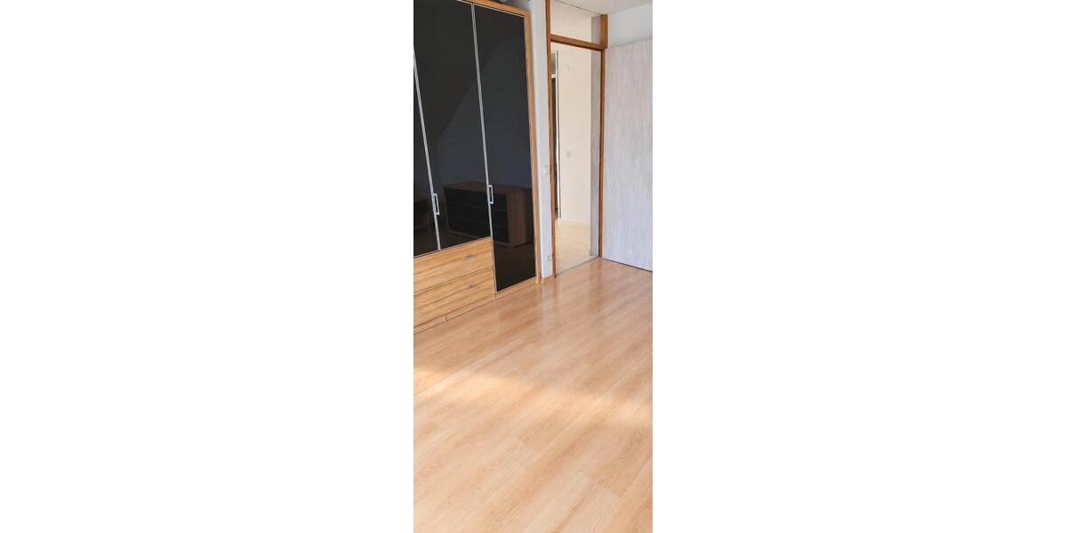 Dachgeschoßwohnung Ludwigsburg Hoheneck - 3 Zimmer, 64 m&sup2;, 830&euro; | Angebot:27584444