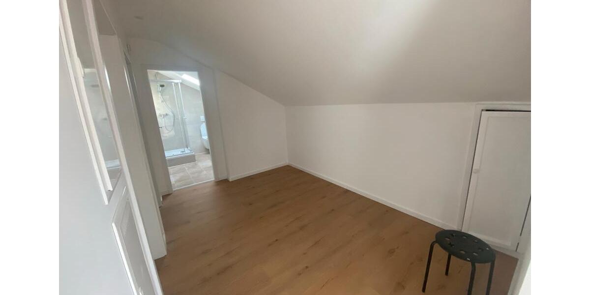Dachgeschoßwohnung Heilbronn Horkheim - 3 Zimmer, 100 m&sup2;, 1.300&euro; | Angebot:26547367