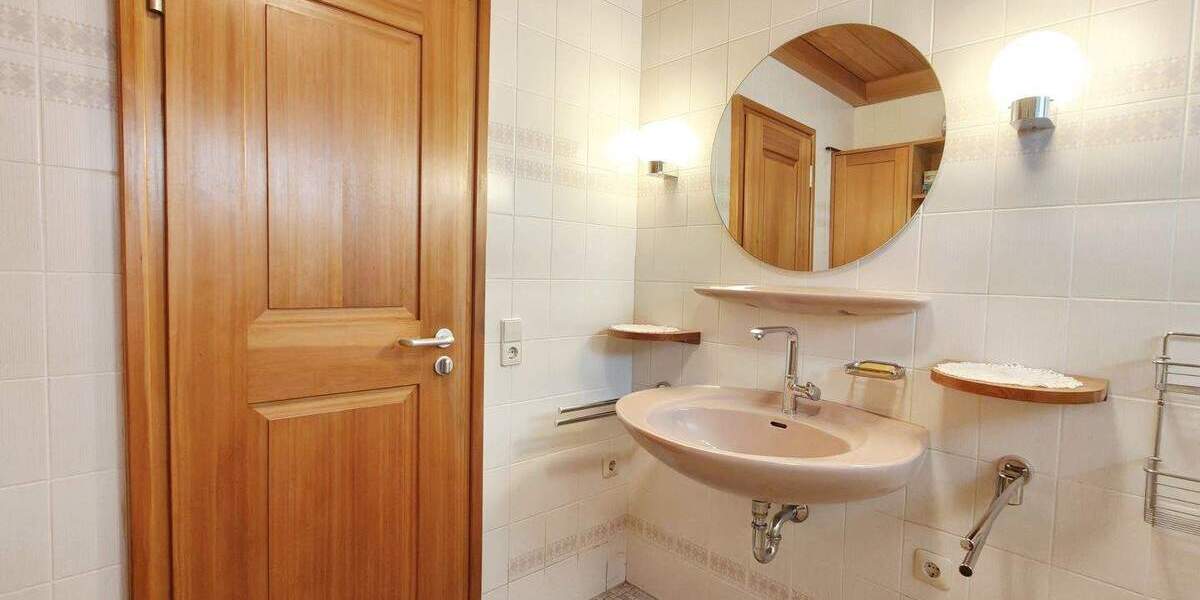 Vielfältig nutzbares 4-Familienhaus in gefragter Lage von Ludwigsburg-Pflugfelden 1 zimmer