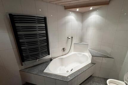 Schöne große 2 Zimmerwohnung mit neuen Bädern