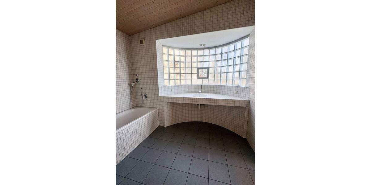 GERADLINIG: MODERNES, LOFTARTIGES HAUS MIT ZWEI STELLPLÄTZEN! 3 zimmer