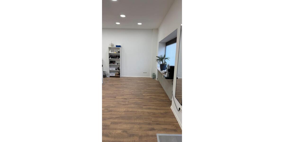Platz in einem Schönheitssalon zu vermieten. Pfedelbach zimmer