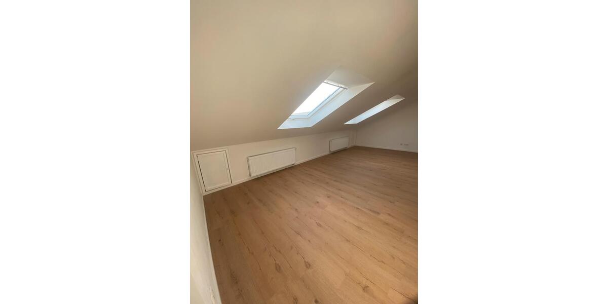 Dachgeschoßwohnung Heilbronn Horkheim - 3 Zimmer, 100 m&sup2;, 1.300&euro; | Angebot:26547367