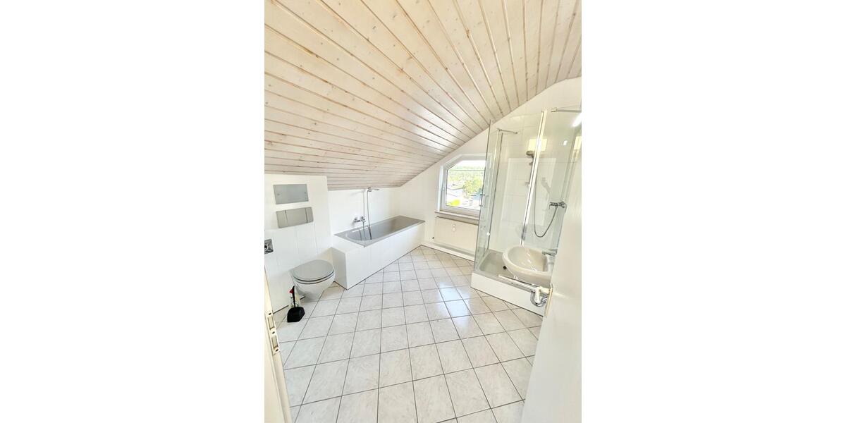 Dachgeschoßwohnung Markgröningen - 3 Zimmer, 76 m&sup2;, 912&euro; | Angebot:26695949
