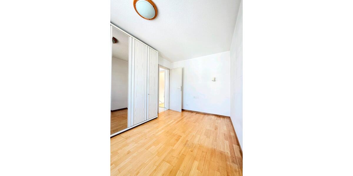 Etagenwohnung Kirchheim am Neckar - 4 Zimmer, 76 m&sup2;, 990&euro; | Angebot:26341195