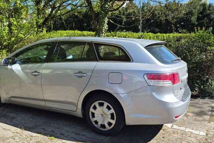 Toyota Avensis 180.000 km 5.800 &euro; Obersulm 74182
