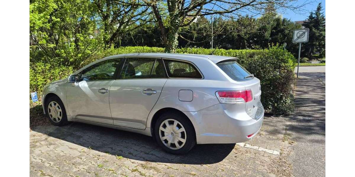 Toyota Avensis 180.000 km 5.800 &euro; Obersulm 74182