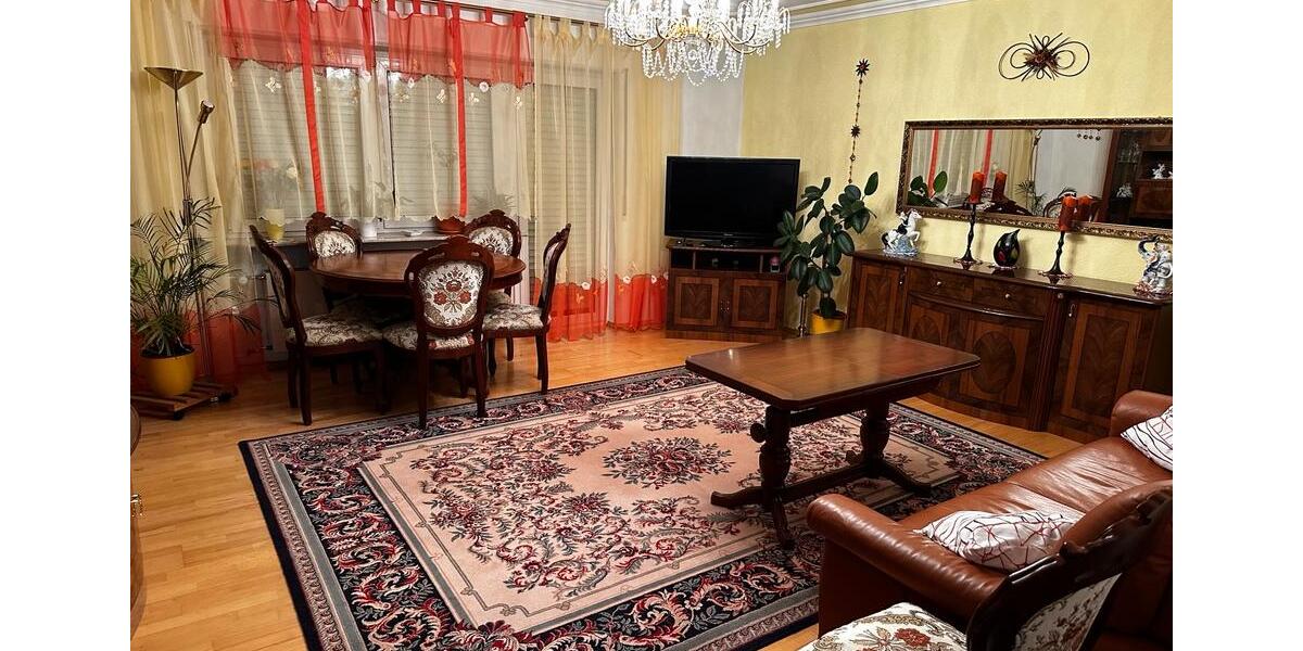 3-ZKB im Erdgeschoss mit Balkon und EBK 3.5 zimmer