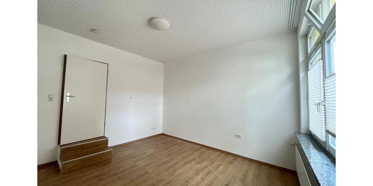 Hochparterre Ludwigsburg - 5.5 Zimmer, 115 m&sup2;, 1.560&euro; | Angebot:26504465
