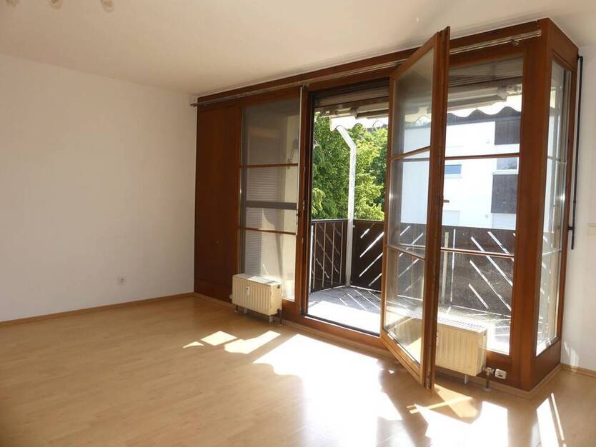 Charmante 1-Zimmer-Dachgeschoßwohnung mit Loggia und TG-Stellplatz in Steinheim