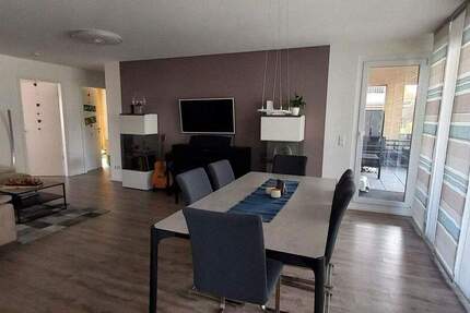 Große - neuwertige 4,5 Zimmer Wohnung zum Wohlfühlen - keine Provision VB 4 zimmer