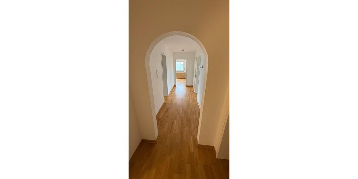 Dachgeschoßwohnung Freiberg am Neckar - 3 Zimmer, 82 m&sup2;, 900&euro; | Angebot:24878620