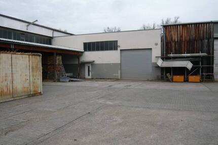 Lagerhalle mit Büro in der Nähe zur B-293 in Eppingen