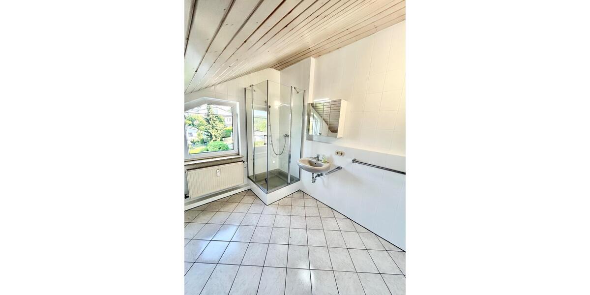Dachgeschoßwohnung Markgröningen - 3 Zimmer, 76 m&sup2;, 912&euro; | Angebot:26695949