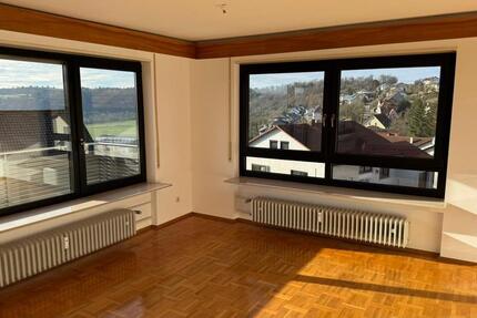 Helle 5-Zimmer-Wohnung mit Balkon und Stellplatz in Neudenau 5 zimmer