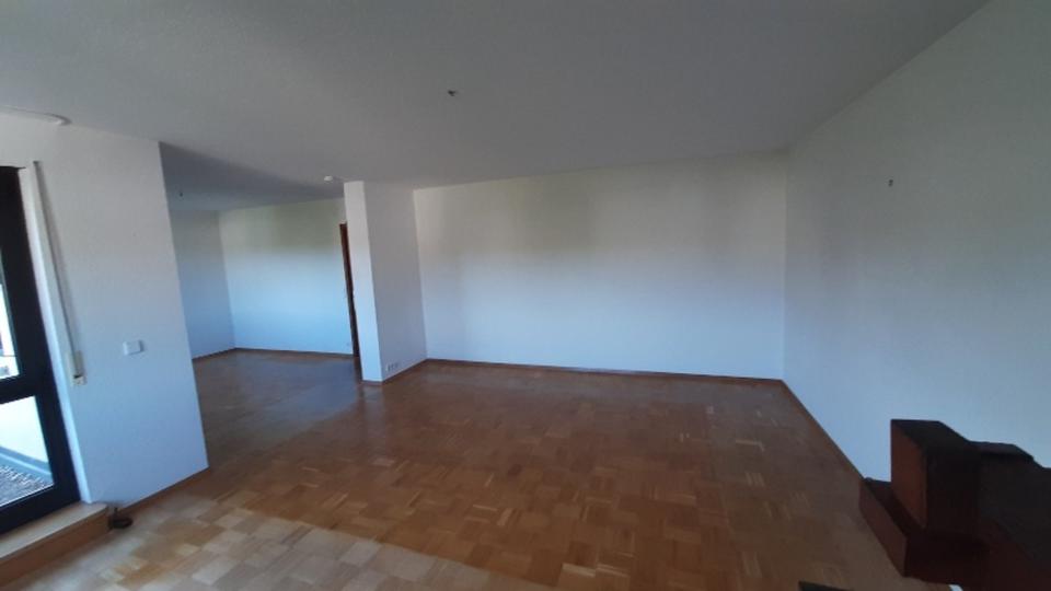 3,5 Zimmer Wohnung + Hobbyraum mit separatem WC u. Dusche 3 zimmer