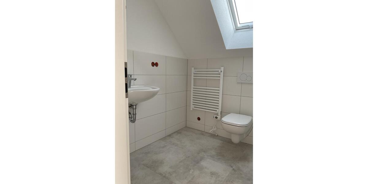 Dachgeschoßwohnung Neckarbischofsheim - 5 Zimmer, 93 m&sup2;, 930&euro; | Angebot:26654974