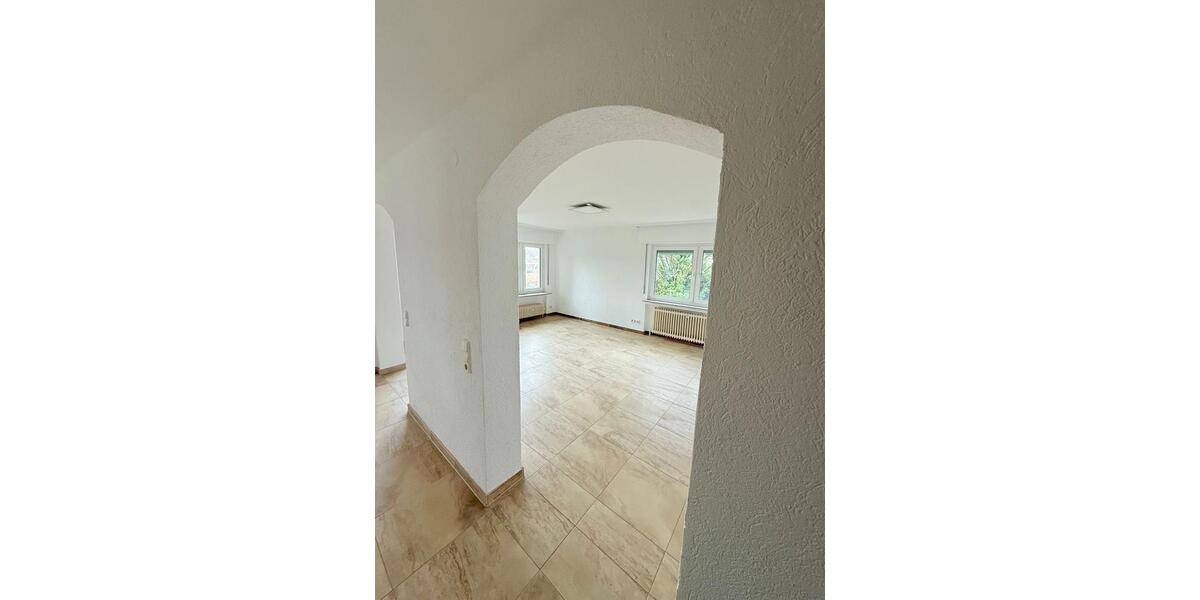 Hochparterre Ludwigsburg Eglosheim - 2 Zimmer, 84 m&sup2;, 1.100&euro; | Angebot:26574196