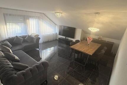 3 Zimmer Wohnung DG mit EBK, Balkon und Garage in Böckingen zimmer