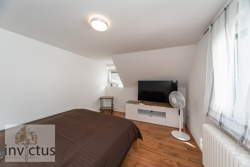 Ein Haus, das mehr kann: Wohnen, Arbeiten & Wohlfühlen – mit Garten, Innenhof und Parkmöglichkeiten. 13 zimmer