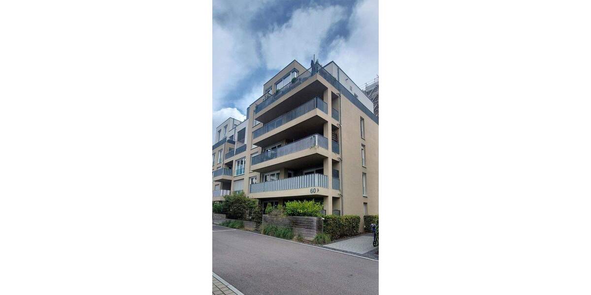 Große - neuwertige 4,5 Zimmer Wohnung zum Wohlfühlen - keine Provision VB 4 zimmer