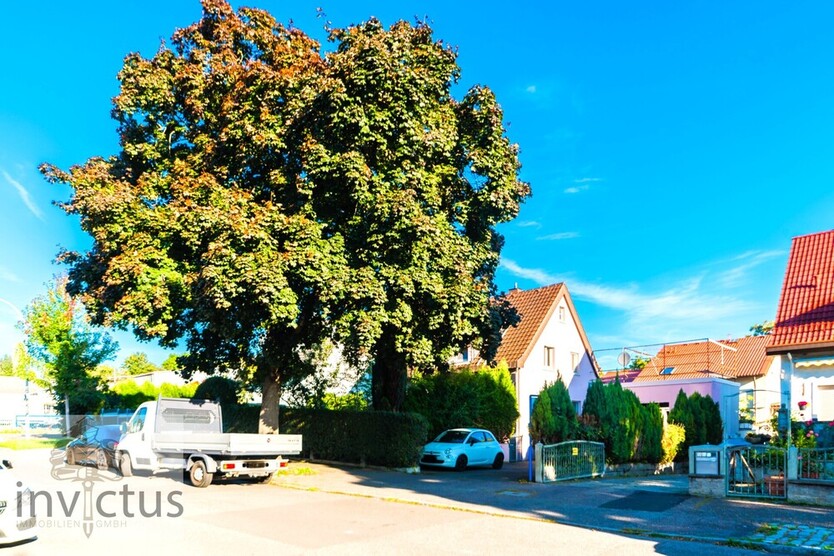 Ein Haus, das mehr kann: Wohnen, Arbeiten & Wohlfühlen – mit Garten, Innenhof und Parkmöglichkeiten. 13 zimmer