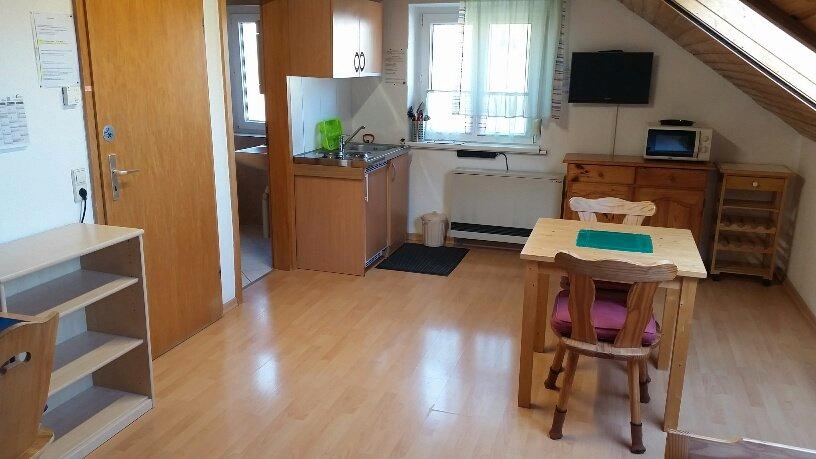 Dachgeschoßwohnung Jagsthausen - 1 Zimmer, 25 m&sup2;, 300&euro; | Angebot:26338517