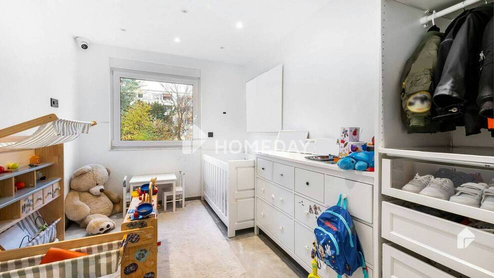 Luxuriös und komplett möbliert: Hochwertige 4-Zimmer-Wohnung mit EBK, Loggia, Fitnessbereich und TG 4 zimmer