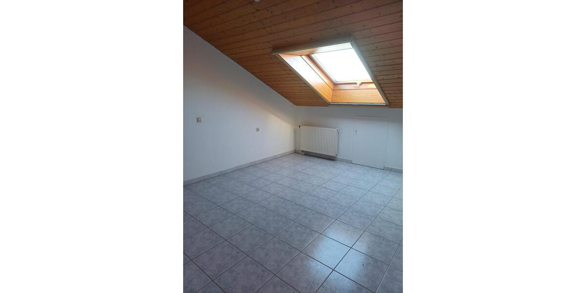 Dachgeschoßwohnung Brackenheim - 3.5 Zimmer, 102 m&sup2;, 320.000&euro; | Angebot:24373829