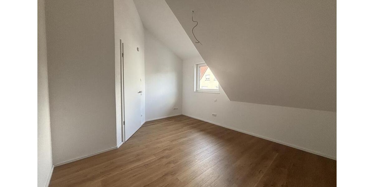 Etagenwohnung Ludwigsburg Hoheneck - 3.5 Zimmer, 90 m&sup2;, 1.350&euro; | Angebot:26234674