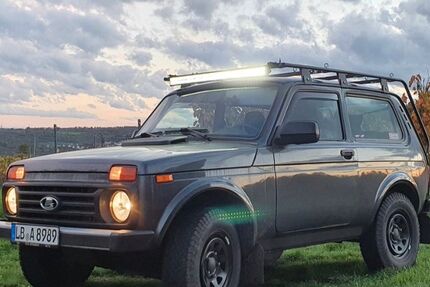 Lada Niva 28.500 km 13.500 &euro; Lauffen 74348