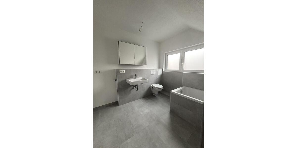 Etagenwohnung Ludwigsburg Hoheneck - 3.5 Zimmer, 90 m&sup2;, 1.350&euro; | Angebot:26234674